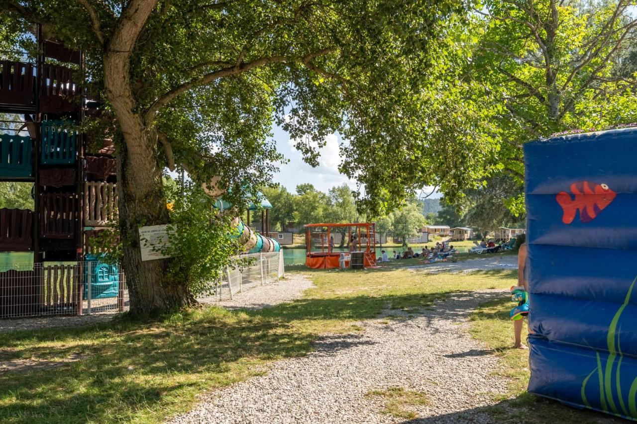 Отель Camping Le Lac Bleu Шатийон-ан-Диуа Экстерьер фото