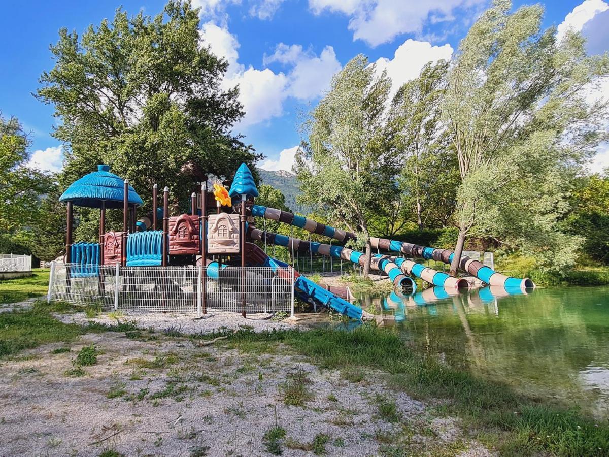 Отель Camping Le Lac Bleu Шатийон-ан-Диуа Экстерьер фото