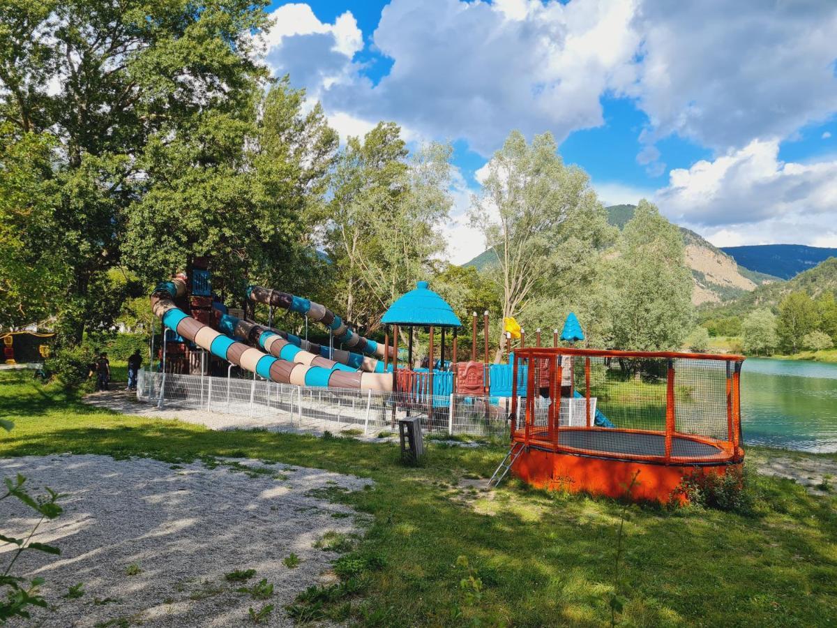 Отель Camping Le Lac Bleu Шатийон-ан-Диуа Экстерьер фото