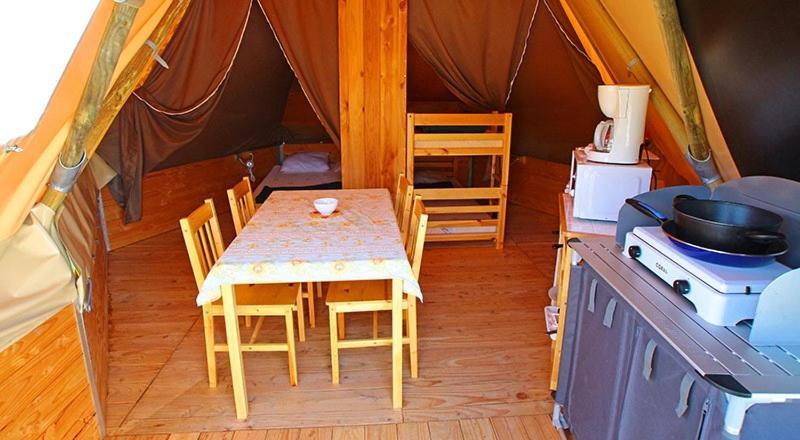 Отель Camping Le Lac Bleu Шатийон-ан-Диуа Экстерьер фото